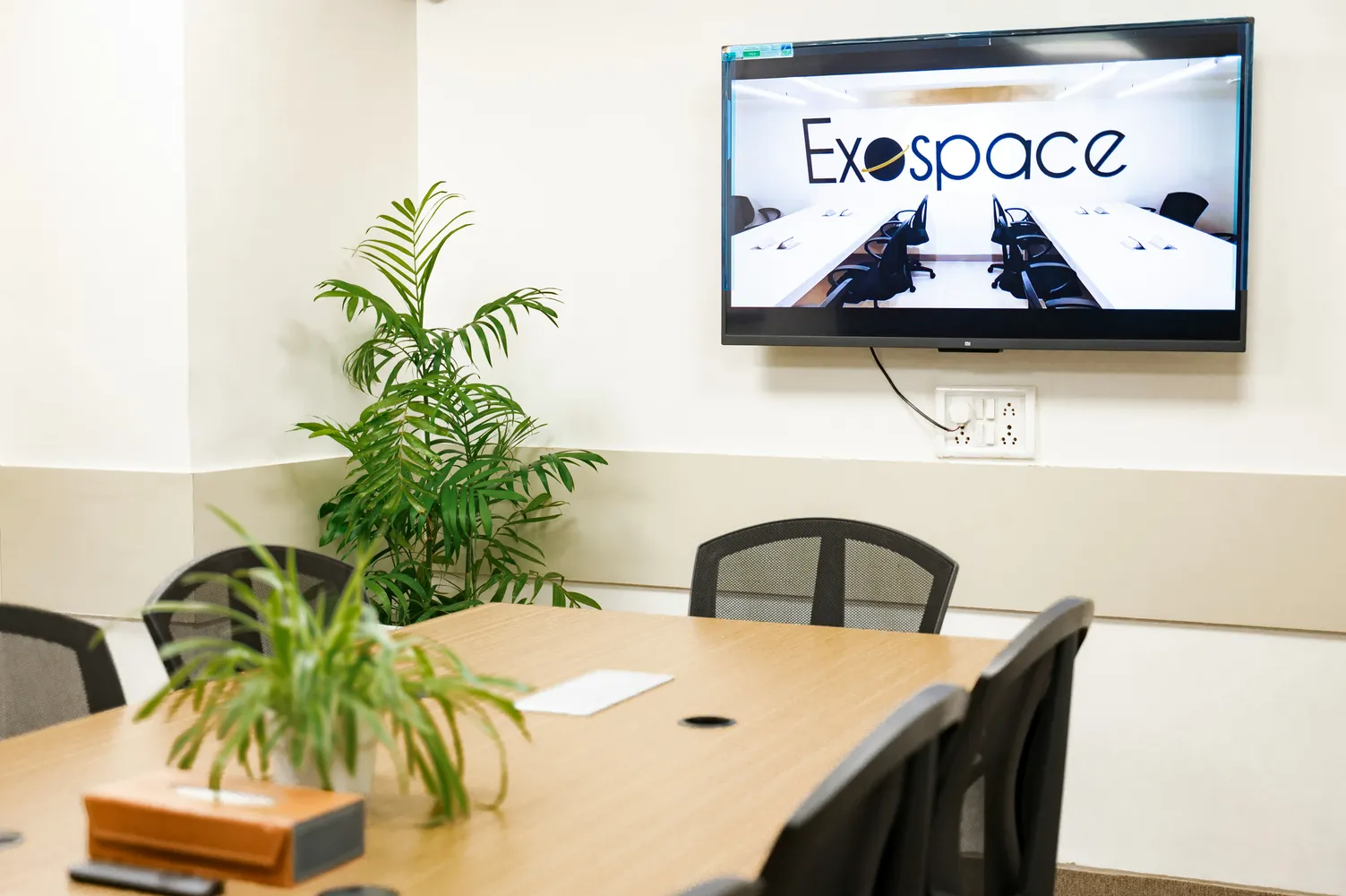 Comparing Office Space Savings and Employee Support Expenses in Remote Work