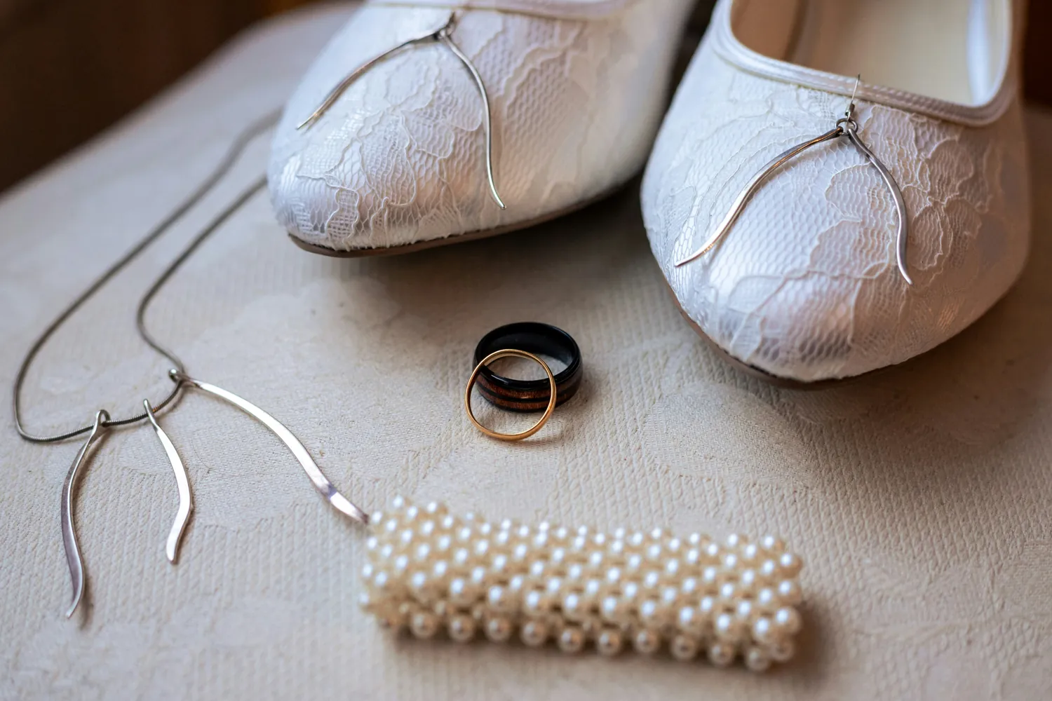 Mastering Minimalism: How to Accessorize with Style and Simplicity