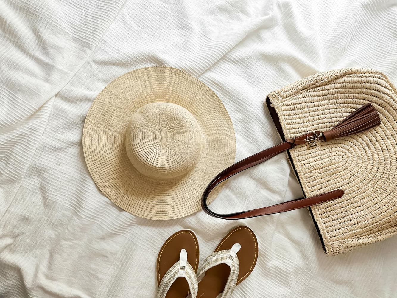 Selecting Lightweight Materials for Stylish Hot Weather Fashion