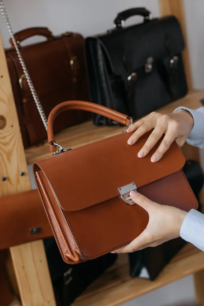 Celebrating Artisan Methods That Define Luxury Leather Products Worldwide