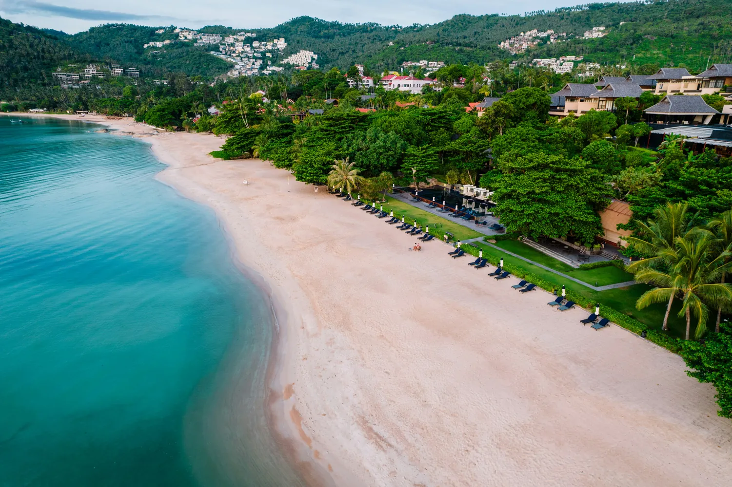 The Balance of Serenity and Excitement at Beach Resorts: A Comprehensive Comparison